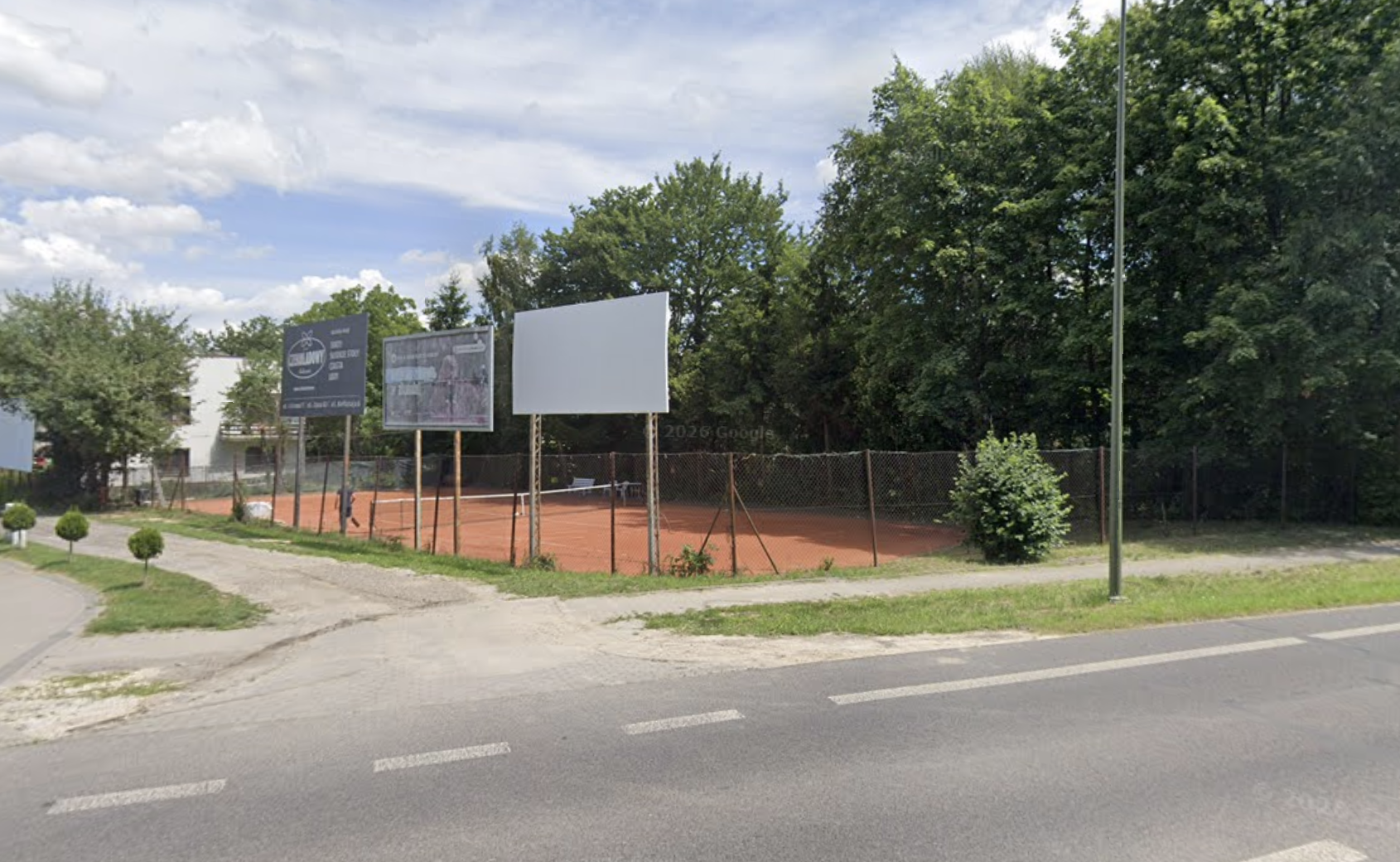 Kort Jastków - widok z drogi